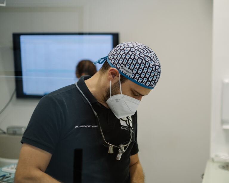 implantologue au Portugal et chirurgien maxillo-facial