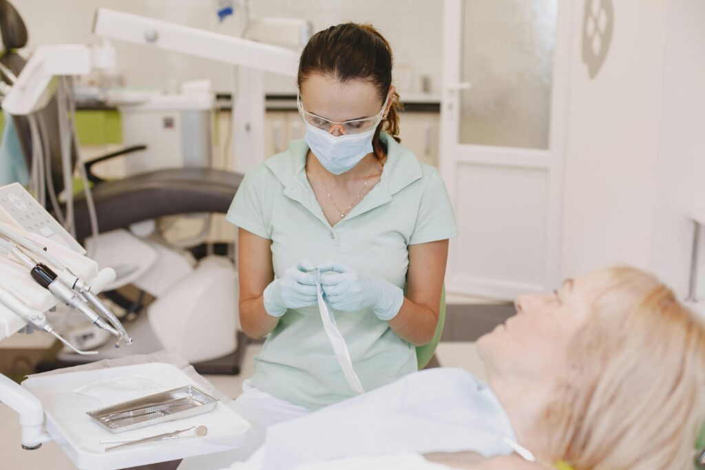 remboursement des soins dentaires : couronne dentaire et implant dentaire