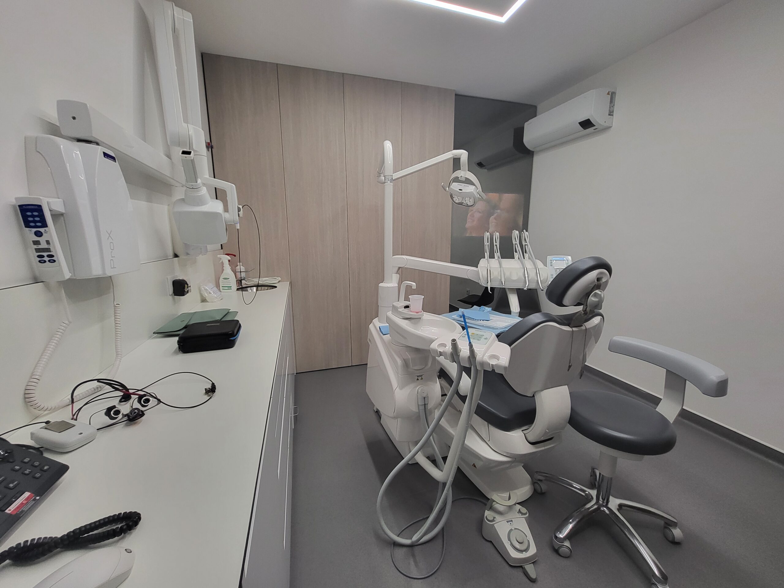 top quality dental treatment in a modern clinic