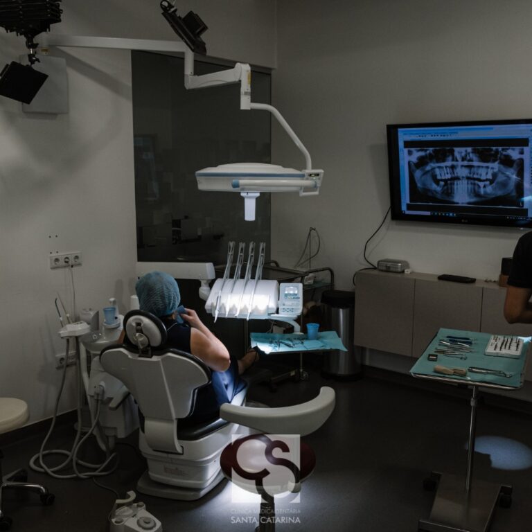 implant dentaire Straumann pas cher à Porto