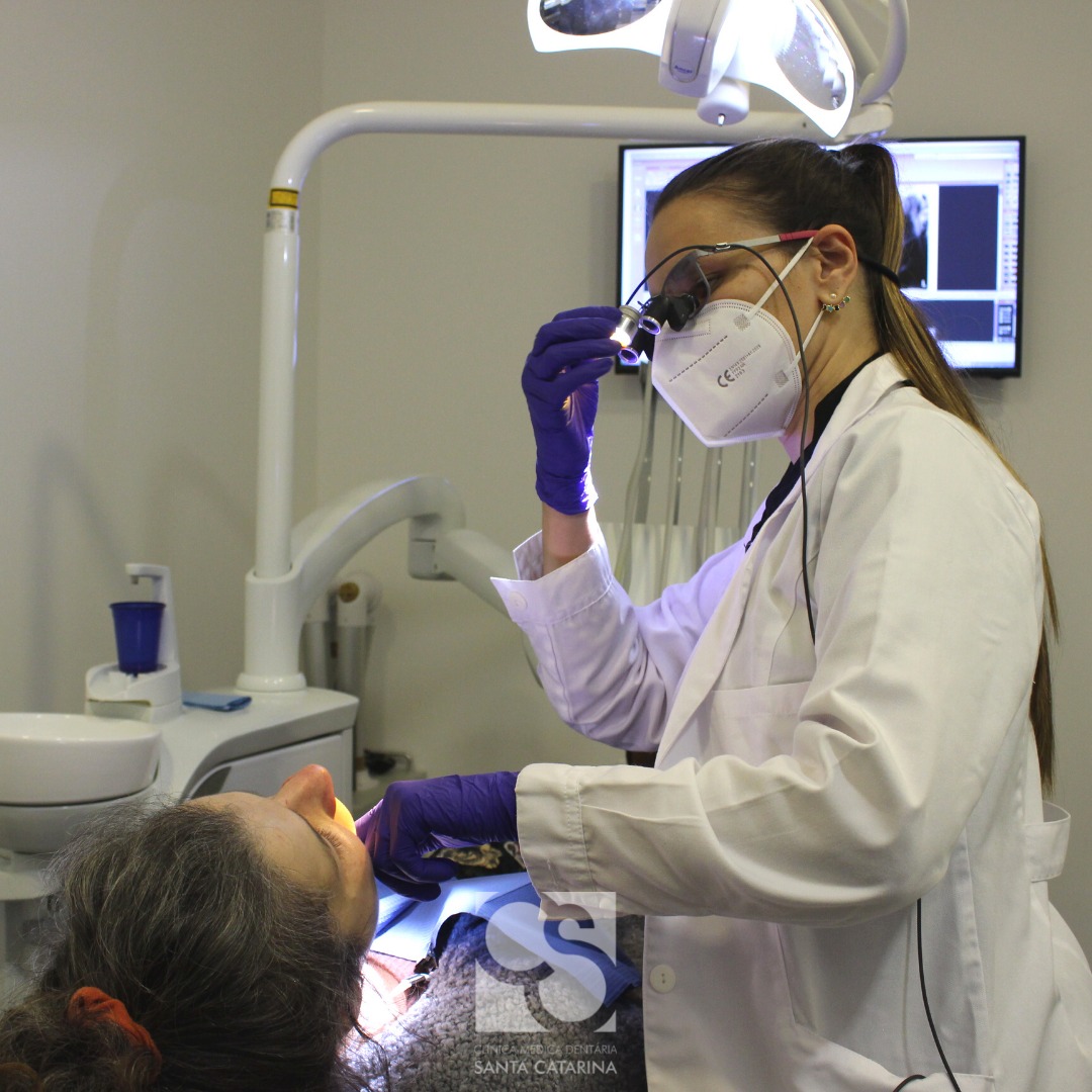 Consultation pour planifier une garantie implant dentaire Portugal à Porto