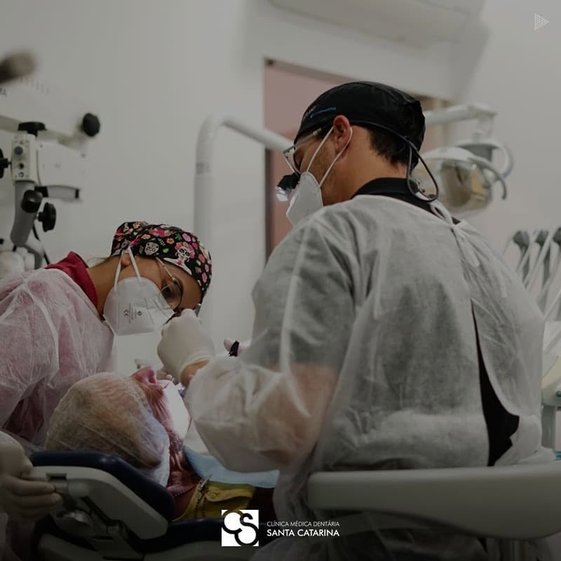 implant dentaire Straumann à Porto