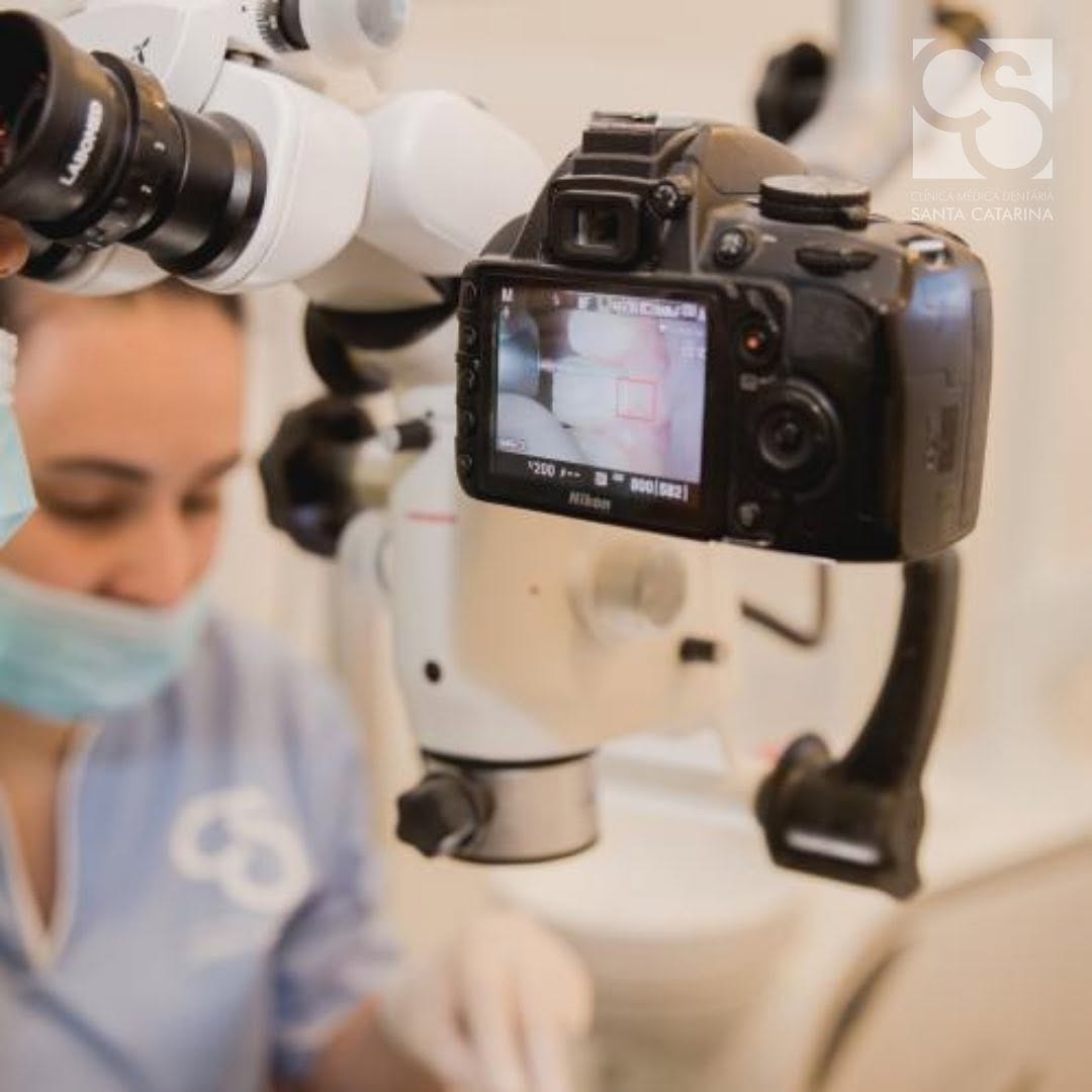 Clinique dentaire Santa Catarina Porto : suivi de la durée de vie All-on-4 dans une salle de soins moderne