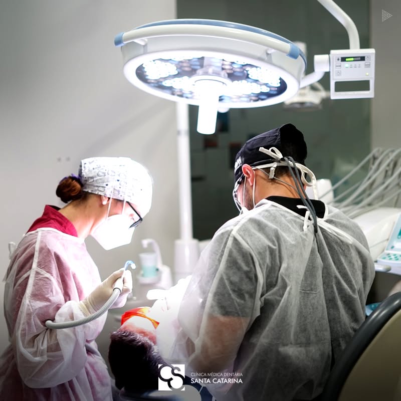 Combien coûte un implant dentaire au Portugal en 2026 ? Combien coûte un implant dentaire au Portugal en 2026 : clinique Santa Catarina à Porto