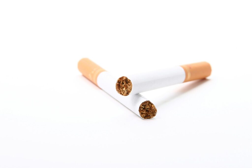 Cigarette et tabac : l arret du tabac est recommande avant la pose d un implant dentaire au Portugal