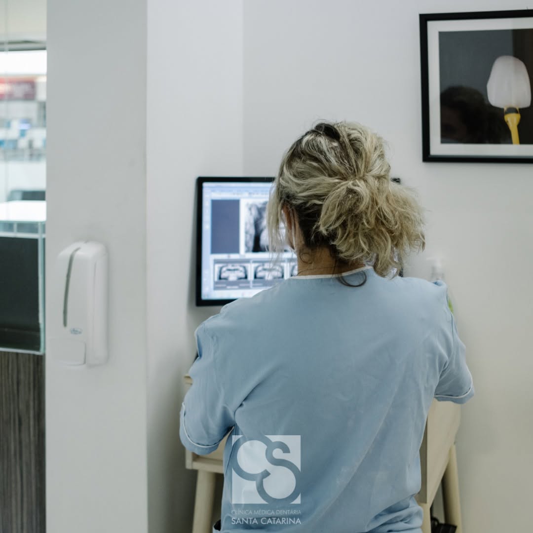 Radio panoramique pour implant dentaire - diagnostic inclus Radio panoramique à Porto pour planifier un implant dentaire - prix inclus