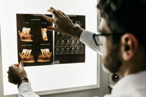 implant dentaire Straumann pas cher à Porto
