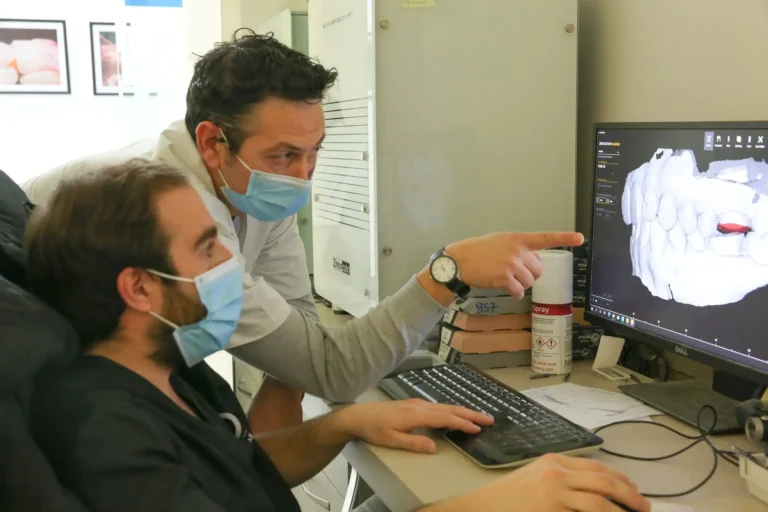 Scanner intra-oral 3D haute définition utilisé pour l’empreinte numérique à la clinique dentaire de Porto