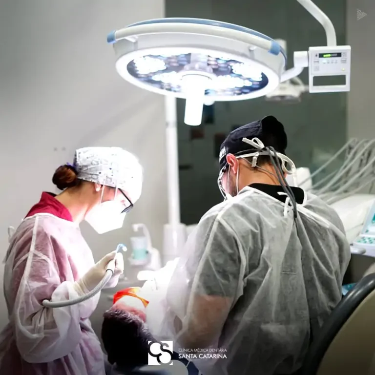 Intérieur de la clinique dentaire de Porto, soins réalisés selon les standards européens